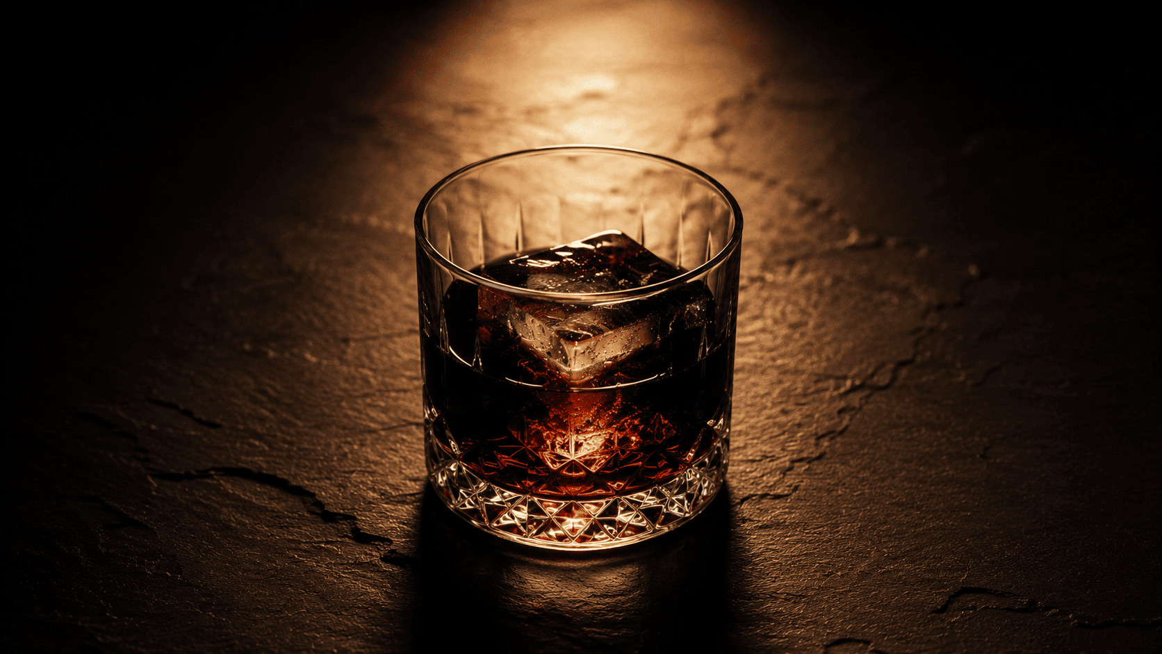 Cocktail Black Russian avec vodka et Kahlúa sur glaçons